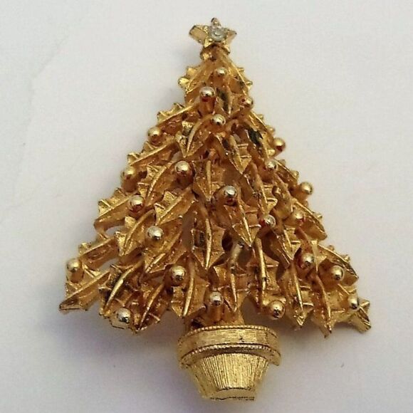 Set of 3 Christmas Pins Tree Wreaths Red Gold Green - Picture 4 of 8